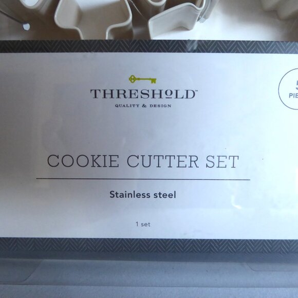 TARGET THRESHOLD BRAND SNOWFLAKE HOLIDAY STAINLESS STEEL COOKIE CUTTER SET OF 5 - Picture 3 of 8